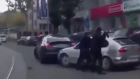 Стрелял на дороге