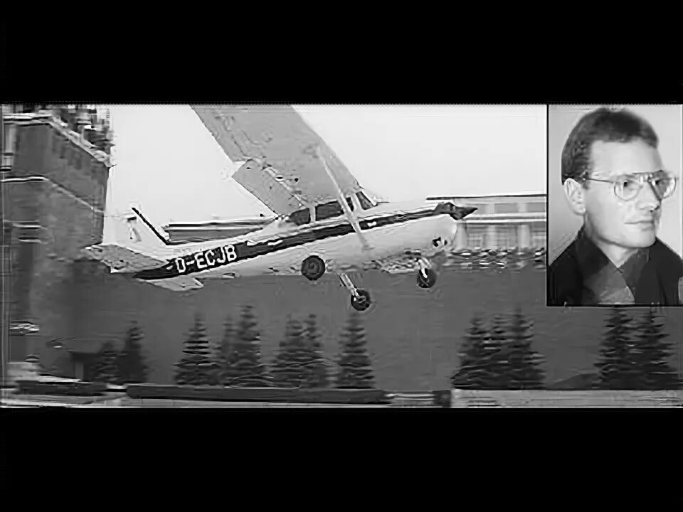 Матиас Руст на красной площади 1987. Приземлился на красной площади в 1987 году Руст. Матиас Руст самолет Cessna. Руст сел на красной площади в 1987.