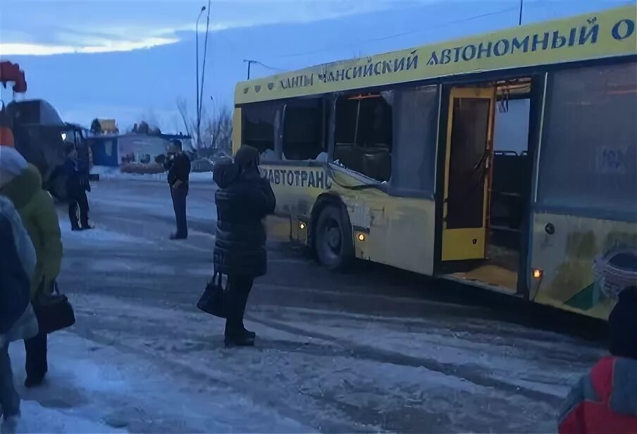 Сайт автовокзала нижневартовск. Автобус 103 Нижневартовск Излучинск. Автобус Нижневартовск Излучинск. Автовокзал Нижневартовск Излучинск. 103 Нижневартовск Излучинск маршрут.