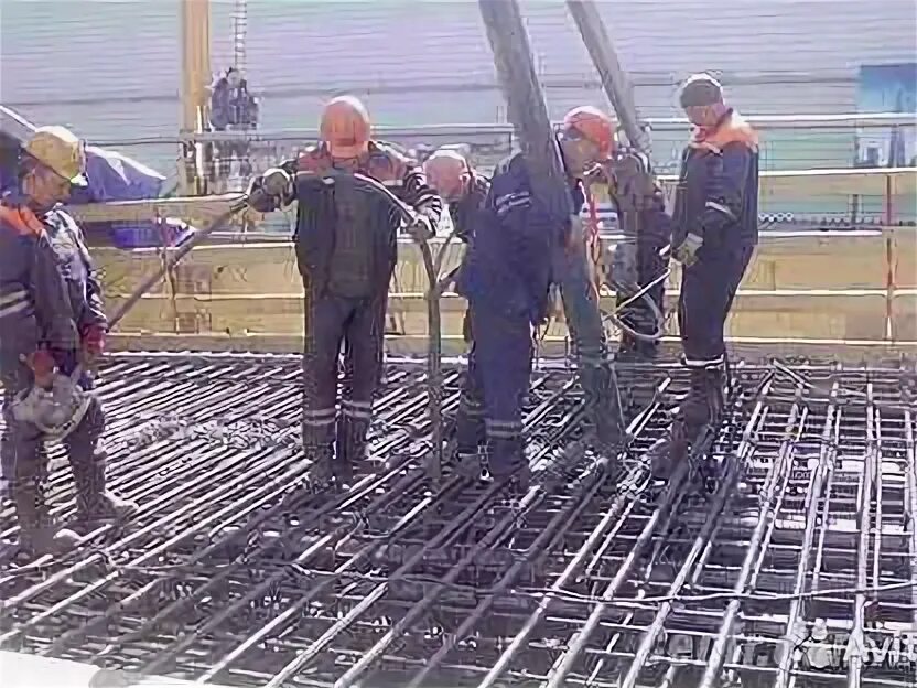 Бетонная смесь. Бетонщик вакансии новосибирск. Бетонщик картинка. Требуются монолитчики бетонщики. Бетонщик вакансии новосибирск.