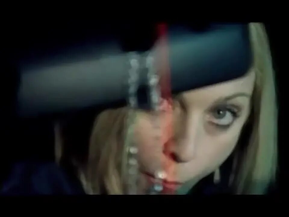 Madonna what it feels like. Клип мадонны what it feels like for a girl. девушка из клипа с пистолетовым. девушки из клипа disconnect. девушка из клипа покаянная.