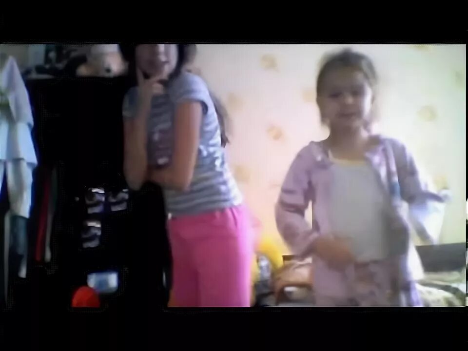 Веб камера нижнего белья. Девочки перед веб камерой. маленький ребёнок на вебке. девочки после школы по вебке. малые девочки веб-камеры.