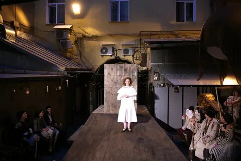 Театральный двор управление