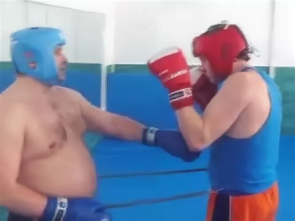 Фехтование колясочников. Драка инвалидов. Бой колясочников. Фехтование на инвалидных колясках. Безногий инвалид.