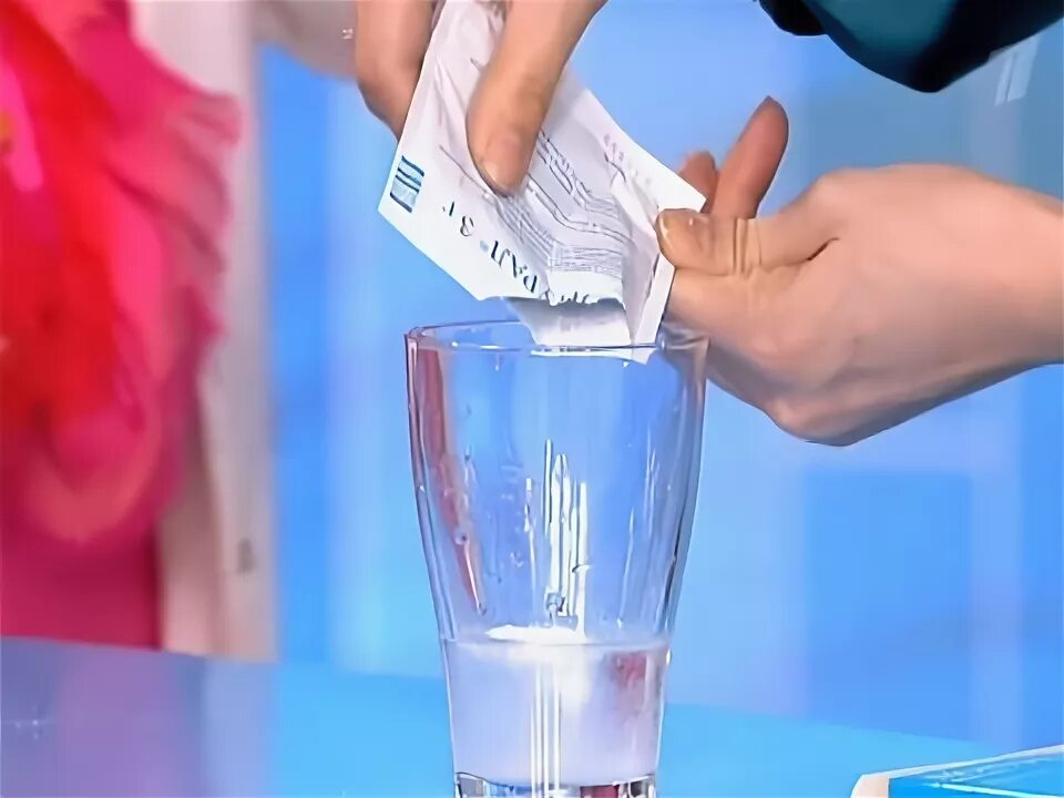 Теплая вода при цистите. Порошок антибиотик от цистита монурал. 50 монурал в стакан. цистит препараты порошок. порошок при цистите.