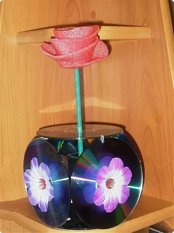 Декор вазы своими руками. Ваза из дисков. Ваза из компакт дисков своими. Поделки из дисков. Поделки из дисков.