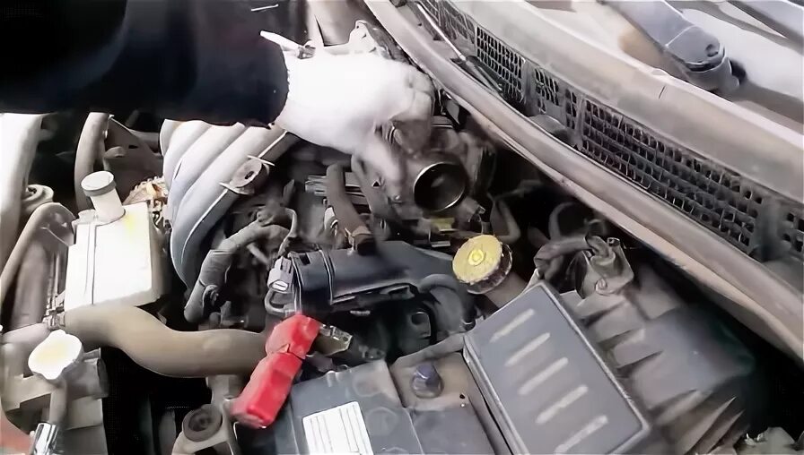 Меняем свечи зажигания. Двигатель 1.6 - Nissan Note (1G), 1,6 л, 2007 года своим
