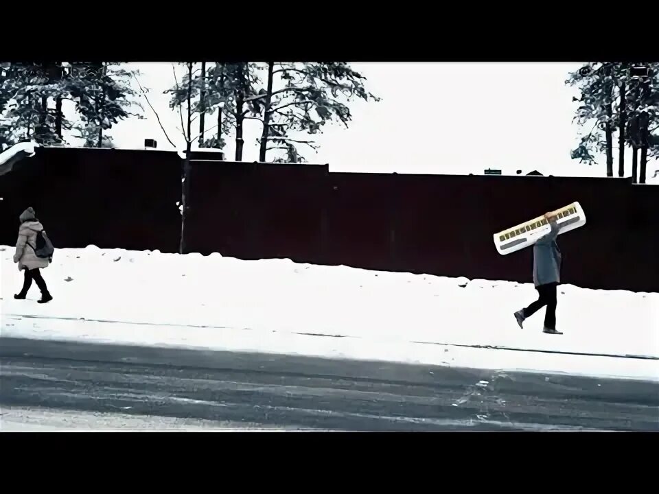 Дорога к счастью. Мужчина на дороге. Вальс автостоп. Автостопом по фазе сна обложка. Девушка на дороге со спины.