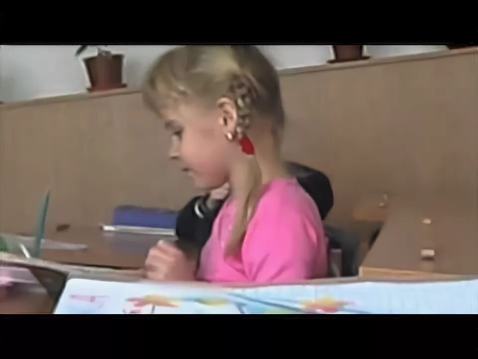 Стример который ударил девушку головой об стол. Otome ga tsumugu аниме. Мисаки курехито. Вбил девушку об стол. Девушка с головой на столе.