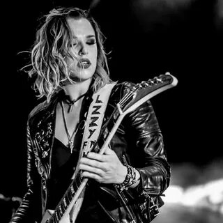 Sarah halestorm