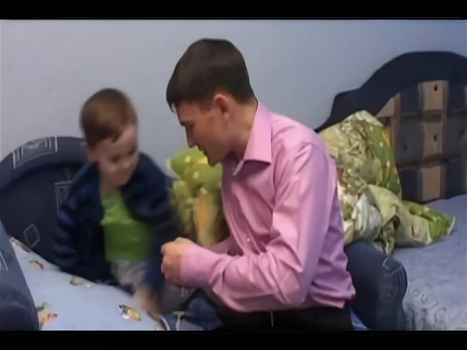 отец и сын. видео для папы. папа и сын картинки. видео для папы. девочка первый раз.