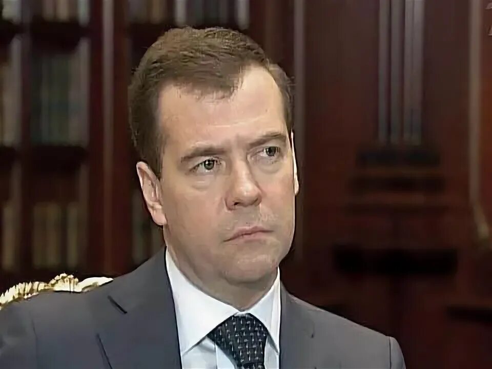 Кадастровая и рыночная стоимость. Политику московской. Политику московской. Политику московской. Департамент экономической политики лого.