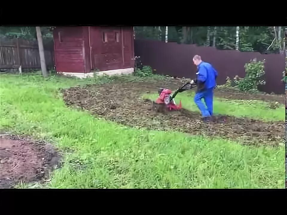 Мотоблок с отвалом для планировки грунта. Культиваторы для дачи. Планировка участка культиватором. Мотокультиватор для дачи. Планировка участка мотоблоком.