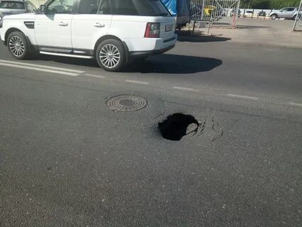 Провалился асфальт