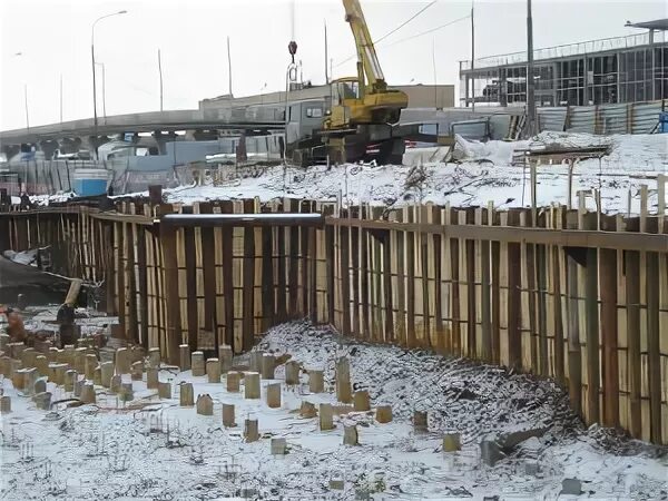Шпунтовое ограждение стройоснова. Шпунт ларсена л4. Шпунтовое ограждение vl606a. Шпунтовое ограждение котлована из труб. Шпунт ограждение котлована.