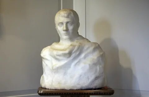 Лет бюст