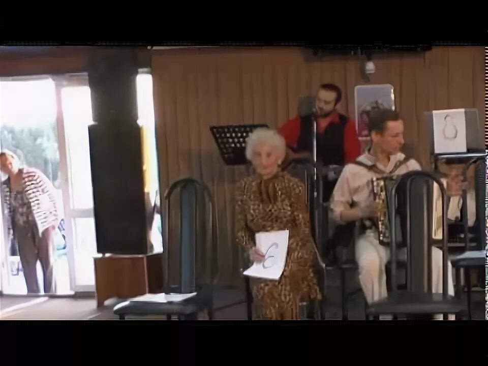 Романс постарели. Романс осенняя роса. и нисколько мы стобой не постарели романс. и нисколько мы с тобой не постарели слушать. цыганские песни осенняя роса.