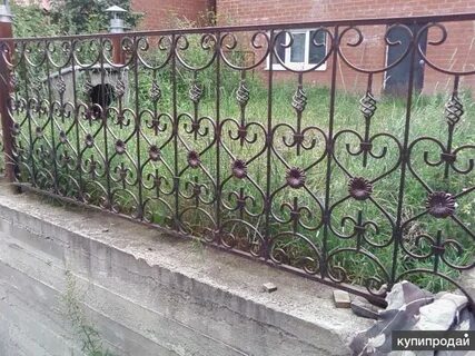 Установлен забор кованый