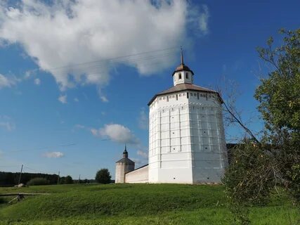 Белая башня монастыря