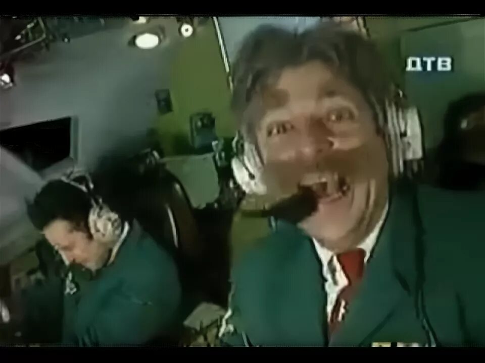 Бройлер 747 терпит. Бройлер 747 терпит крушение. боинг 747 терпит крушение. бройлер 747 терпит крушение мемы. бройлер 747 gif.
