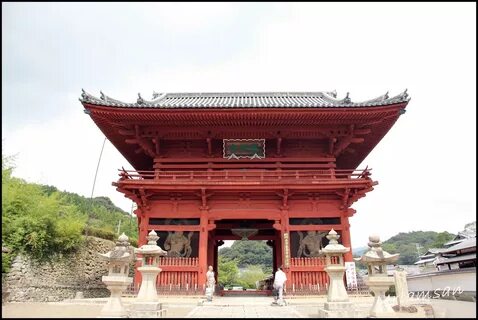 這 座 景 色 優 美 的 寺 宇 離 粉 河 車 站 僅 需 步 行 一 小 段 路.它 有 一 座 引 人... 