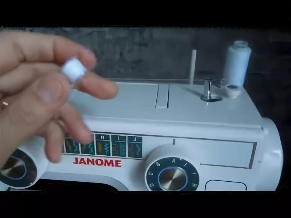 Швейная машинка Janome намотка шпульки. Швейная машинка Janome шпулька. Намотка нитки на шпульку Janome. Механизм для намотки нитки на шпульку в Janome.
