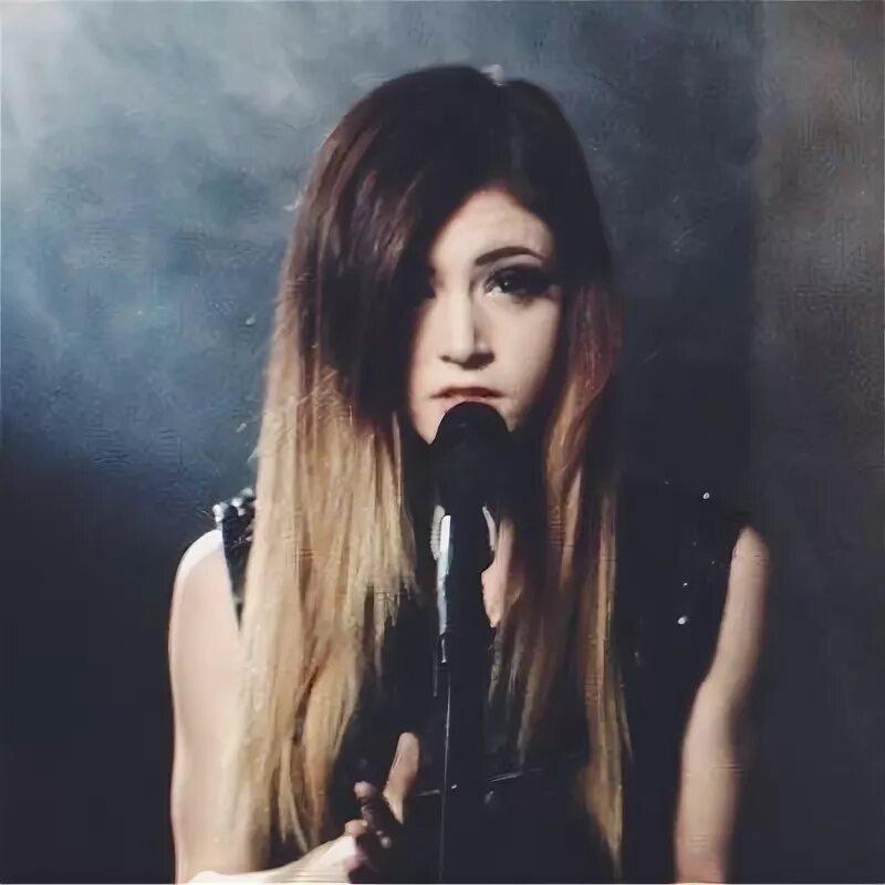 Крисси костанза hot. Chrissy costanza. Chrissy from against the current. Chrissy costanza без макияжа. Against the current chrissy costanza.