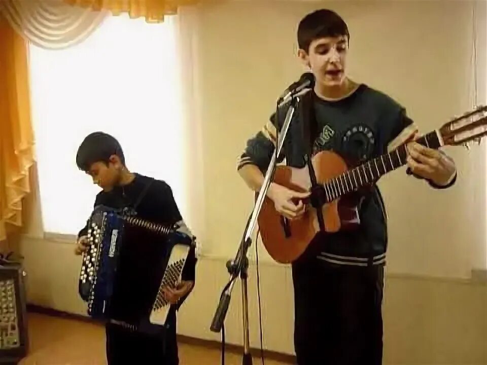 Раиль арсланов гитара. Раиль арсланов баян. раиль арсланов с аккордеоном. noize mc эгоизм. картинки баянист раиль арсланов.