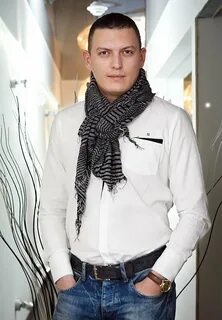 Сколько лет александру морозову