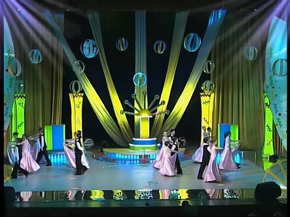 Концерт шайни в уфе. Сэнгелдэк 2000. Сулпылар 2011-2012 участники. Детский концерт фото. Команда квн неважно.