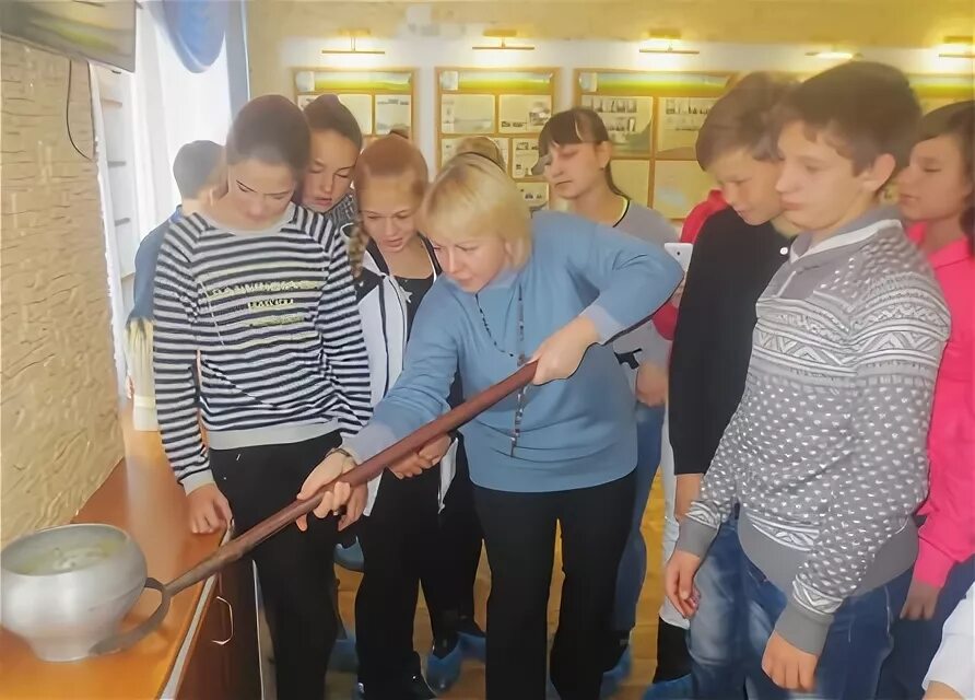 Сайт тейковская школа интернат. Нижнекулойская средняя школа. Школа в морозовке. Морозовская школа. Младшие классы грузиновской средней школы.