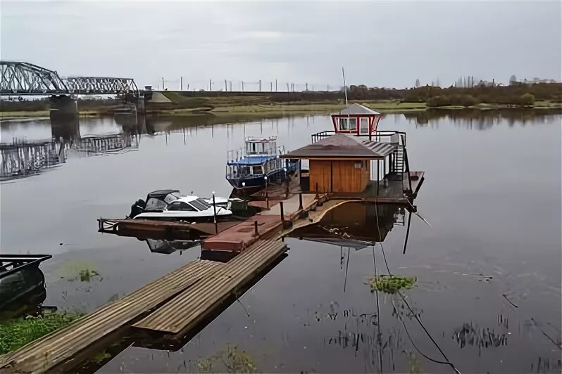 Старая ладога причал. Соснинская пристань чудово. Волхов причал старая ладога. Станция волхов пристань. Соснинская пристань волхов мост.