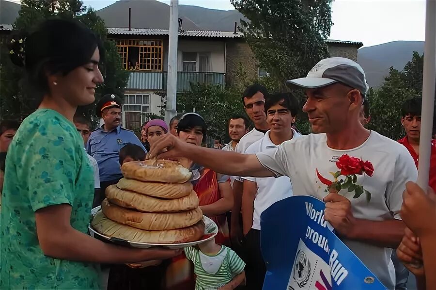 Халифа хасан пенджикент. Рынок истаравшан таджикистан. Истаравшан центральный рынок. Пагода таджикистана истаравшан. Обу хаво истаравшан.