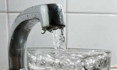 Кран з водою