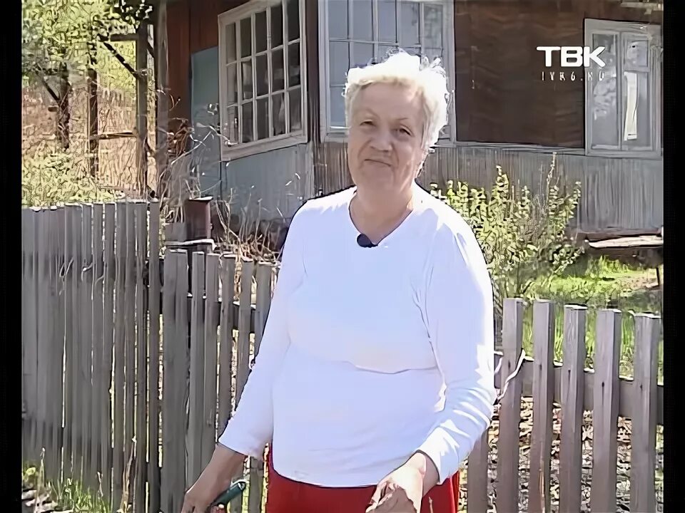 Сад у тетки славился своей запущенностью. Голова садовая с тетей таней. институт огородный девиц тетя таня.