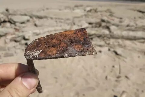 Разбил старинный артефакт и получил силу