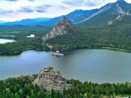 Құрбымның әйелінің туфлиін, аяғын жалап