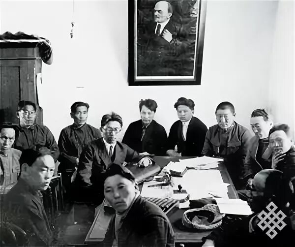 Тувинская символика. Образование тнр в 1921 году буян бадыргы. Тувинские араты. Тува 1944. Тнр фото.