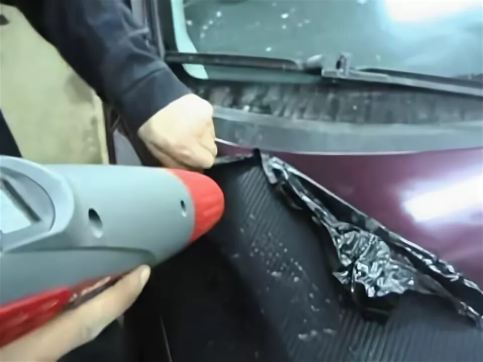 Удаляем защитную плёнку с ПВХ профиля без проблем