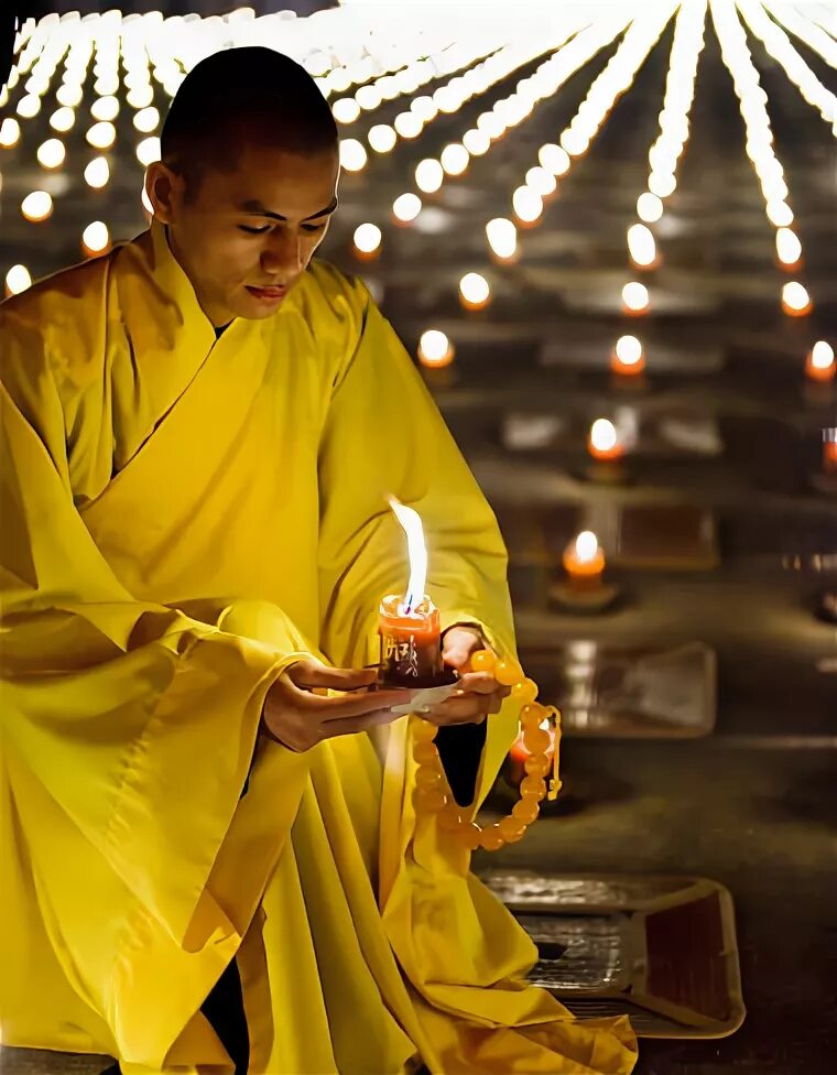 будда и сангха. будда шакьямуни арт фэнтези. в этом храме могут молиться только буддисты. буддийский монах. буддийский монах тхеравада.