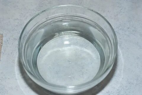Тарелка с водой
