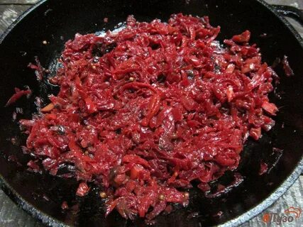 Икра и свеклы жареная с луком