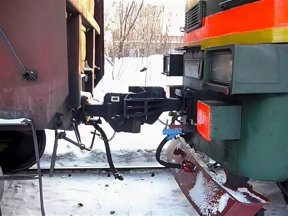 Прицепка тепловоза к составу. Автосцепка 4эс5к. Отцепка вагона. Отцепки грузового вагона. Отцепка локомотива от поезда