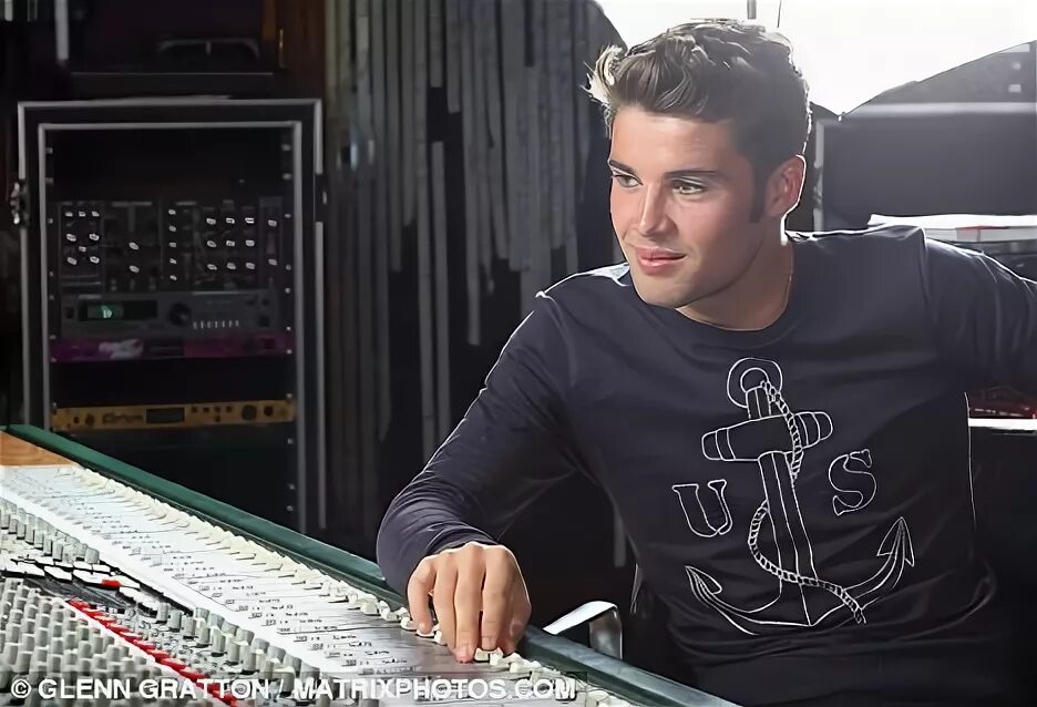 Joe work. Joe mcelderry. джо макэлдерри. смайл joe. joe mcelderry - ambitions joe mcelderry - ambitions.