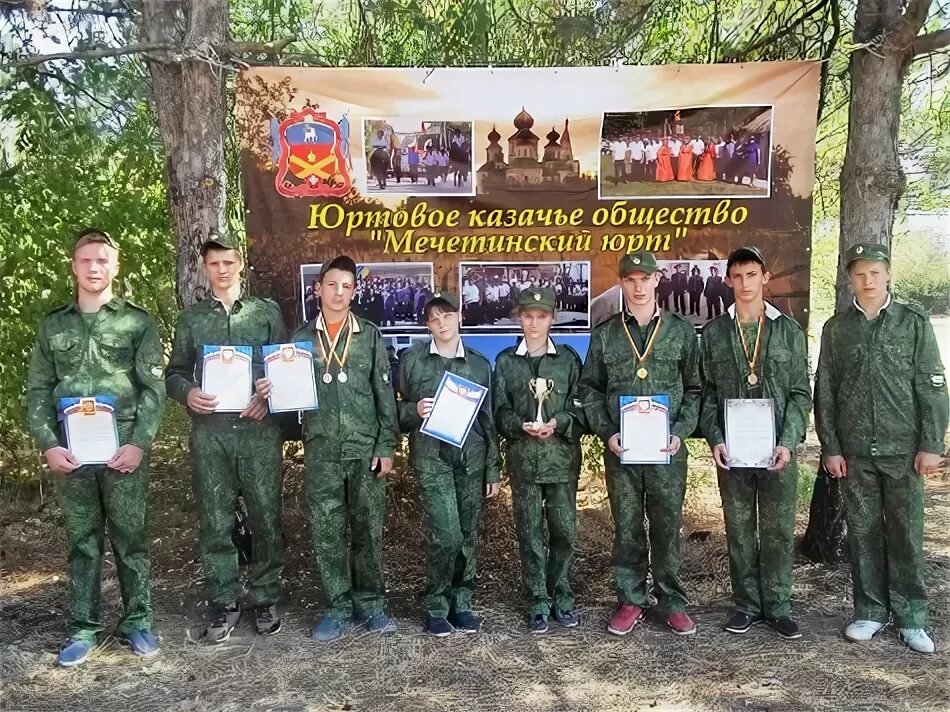 Гуляй борисовка зерноградского. Гуляй-Борисовка Ростовская область. Население Гуляй Борисовка. Хутор Гуляй Борисовка Зерноградского района. Гуляй-Борисовка школа.