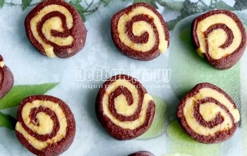 Рулет разрезали на 4 куска второй