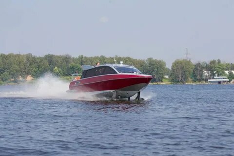 Катер на подводных крыльях нижний