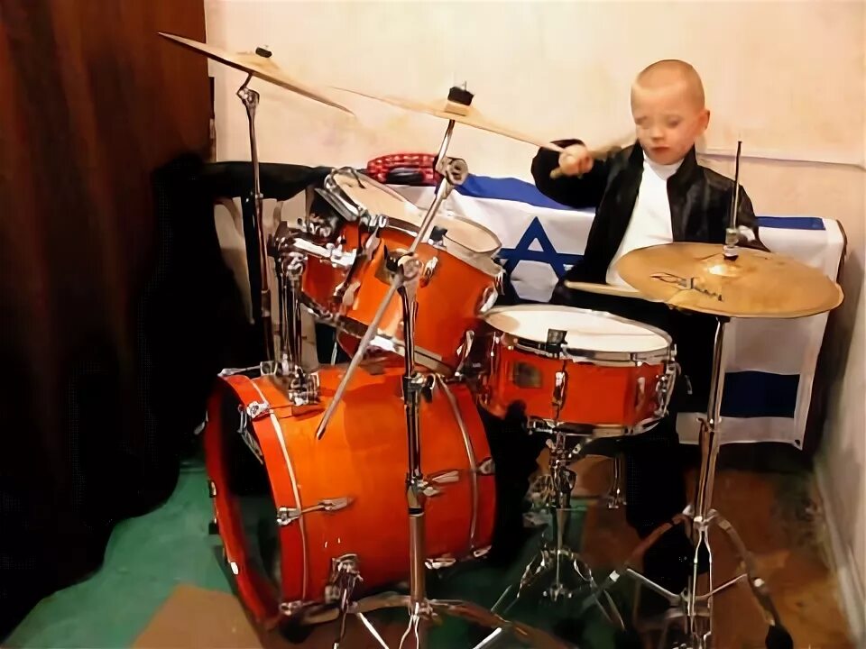 Drum brothers. 4 Апреля барабанщик. Полька на барабане.