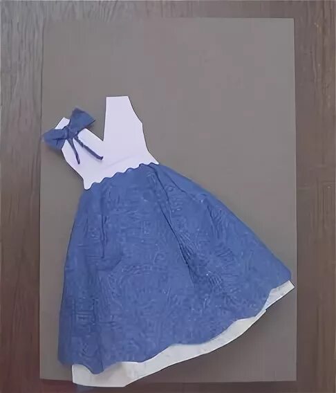 Платье для мамы из салфеток. Поделки из кружевные салеток. Платье из ажурной салфетки. Платье для мамы из салфеток. Платье для мамы из салфеток.