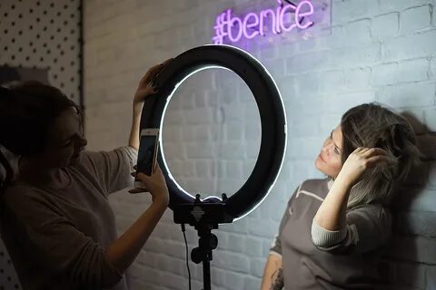 Slideshow ring light dick pic meme.